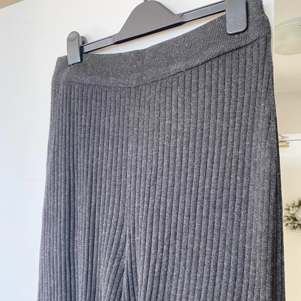 H&M Ribbed Wide Leg Pants 🖤 - Picture 3 of 4